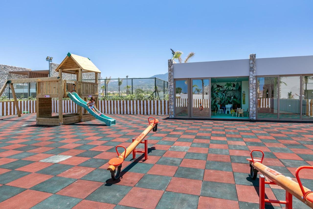 Utopia Blu Hotel Тігакі Екстер'єр фото