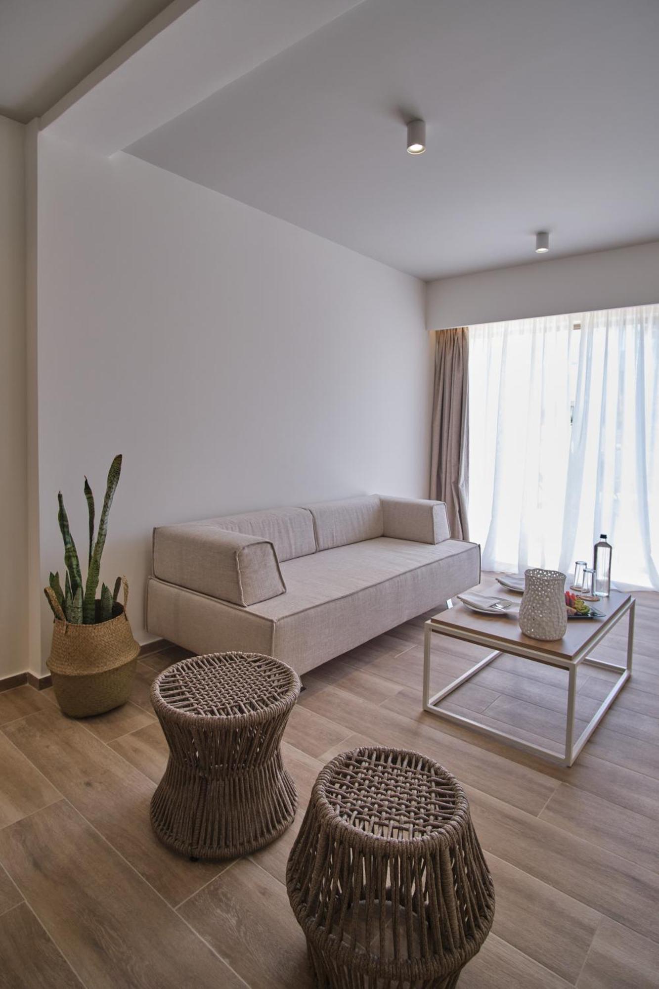 Utopia Blu Hotel Тігакі Екстер'єр фото