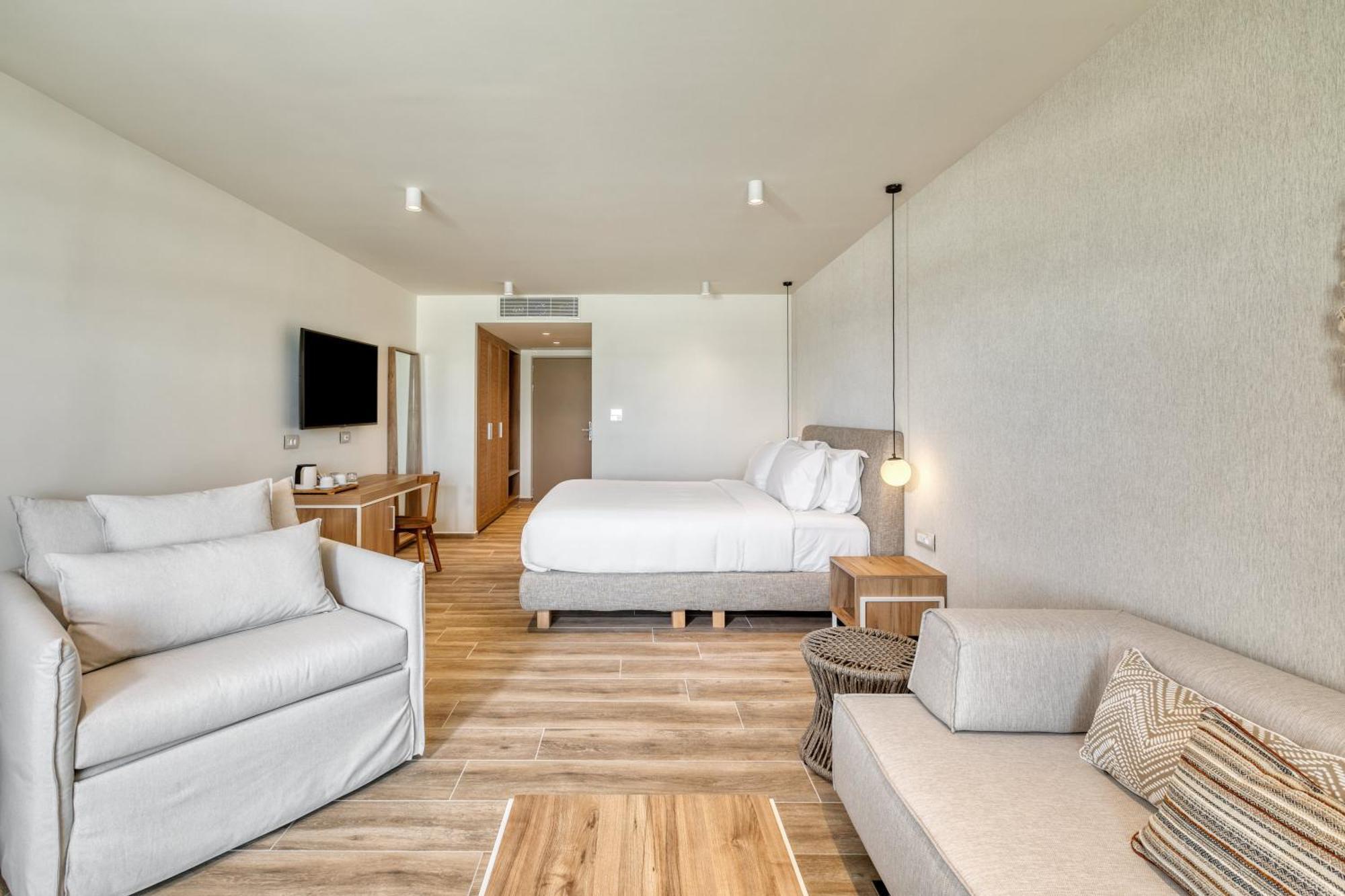 Utopia Blu Hotel Тігакі Екстер'єр фото